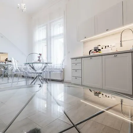 Apartment Palace *