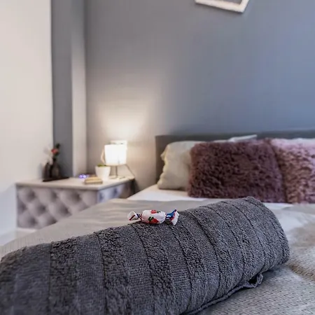 Palace Apartment *