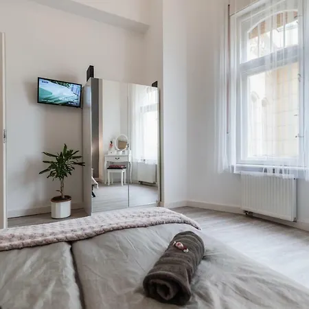 Apartment Palace *