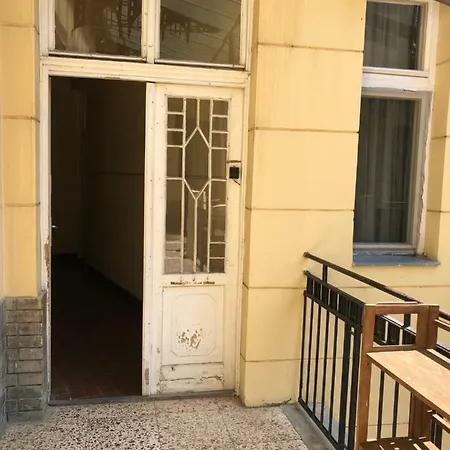 Palace Apartment *